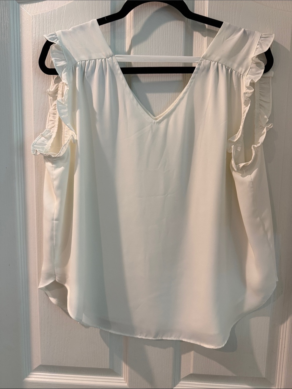 Versona White V-Neck Ruffle Sleeve Camisole - Picture 2 of 4